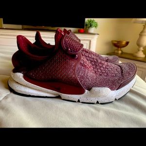 Womens Nike sock dart